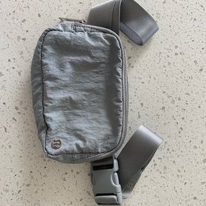 Lululemon everywhere belt bag
